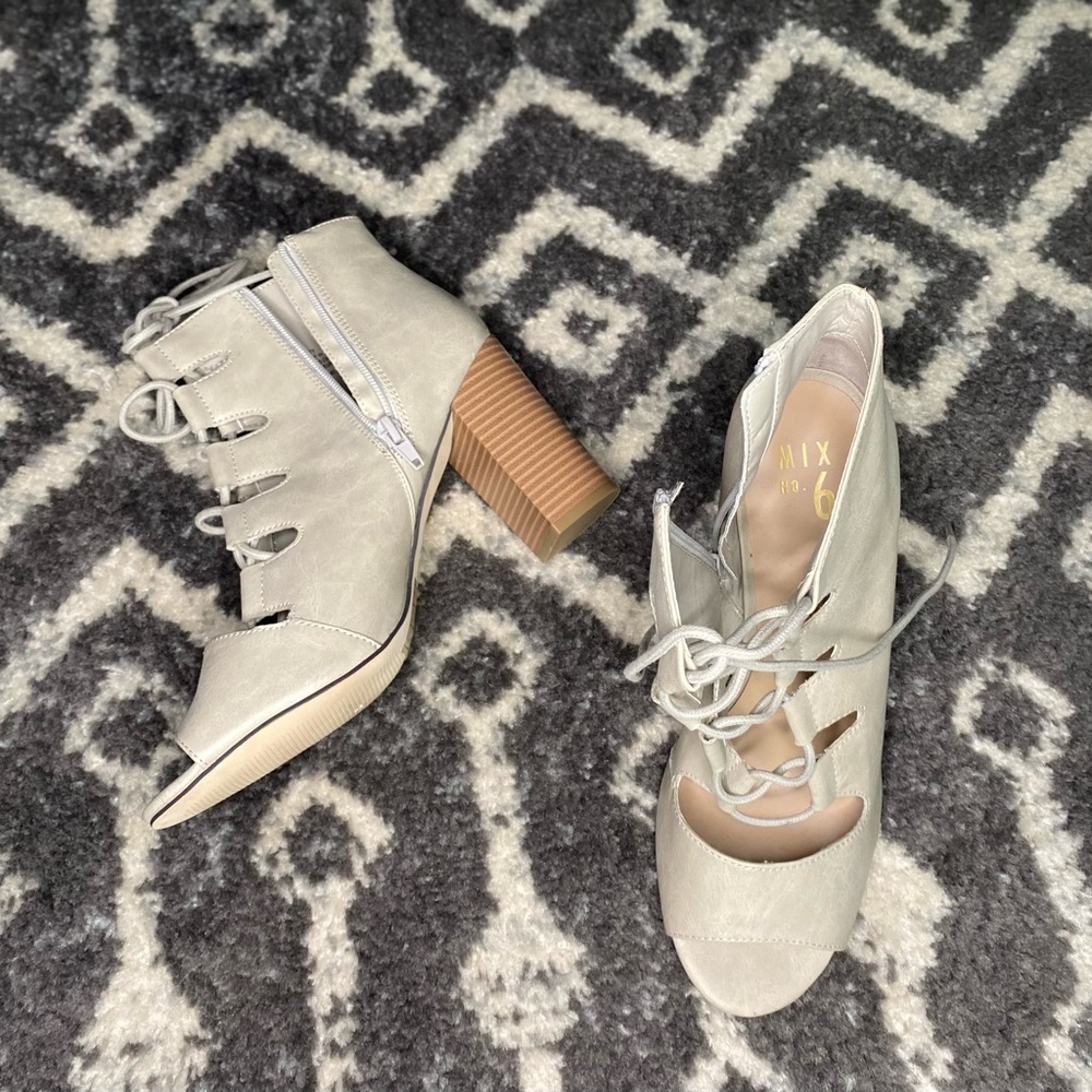 Mix No. 6 Shoes Tan Grey Lace Up Heels EUC